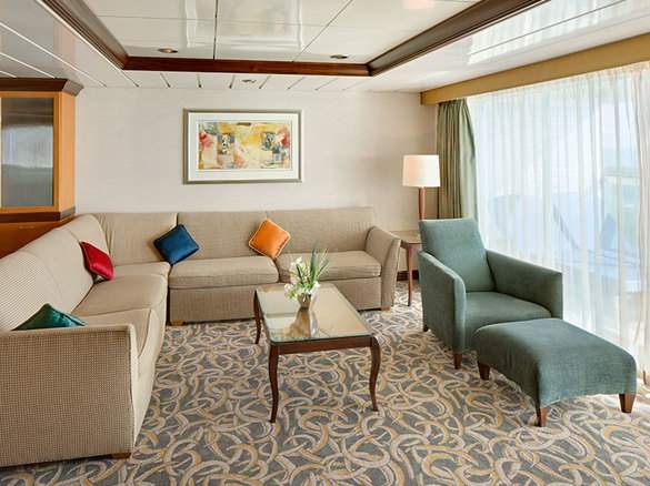 RCI Freedom of the Seas Owner's Suite.jpeg